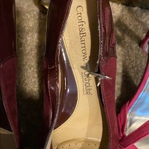 Croft and Barrow Orthalite Burgundy Heals size 6